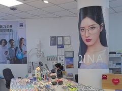 -天空之镜眼镜店蔡司依视路配镜授权零售店(望京颐堤港店)