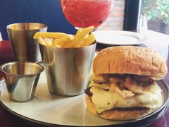 四重芝士牛肉汉堡配番薯条-bluefrog蓝蛙(水游城店)