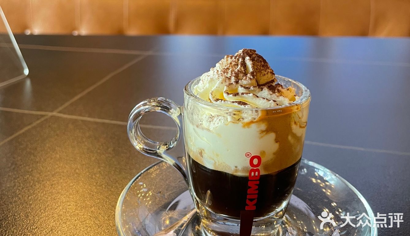 这家新店有点东西，它家咖啡能舔杯！