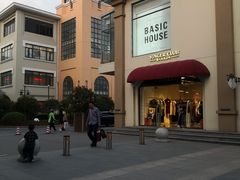 -奥特莱斯停车场