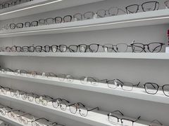 -美式眼镜·授权蔡司.依视路.尼康.豪雅.明月(南翔印象城店)