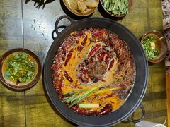 -黄潇洒老火锅(九眼桥宏济巷店)