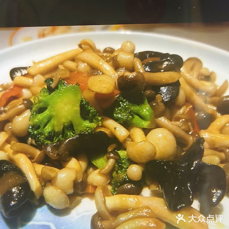 今天的美食探店之旅找了一家差评率最低的餐厅