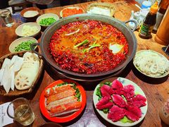 -四小区火锅·巷子里的重庆火锅(花照壁店)