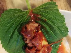 紫苏叶卷肉-明洞生肉烤肉