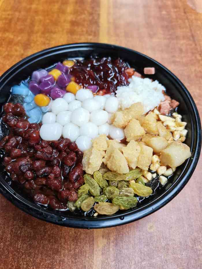 打分 网红大满贯冰粉打卡,粉是手工的口感好一点,总的来说还行吧,和别