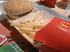 -麦当劳(中山公园龙之梦店)