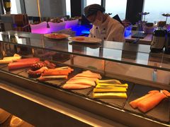 面包甜点陈列柜-万达文华酒店·48F云端窗景美食汇自助餐厅