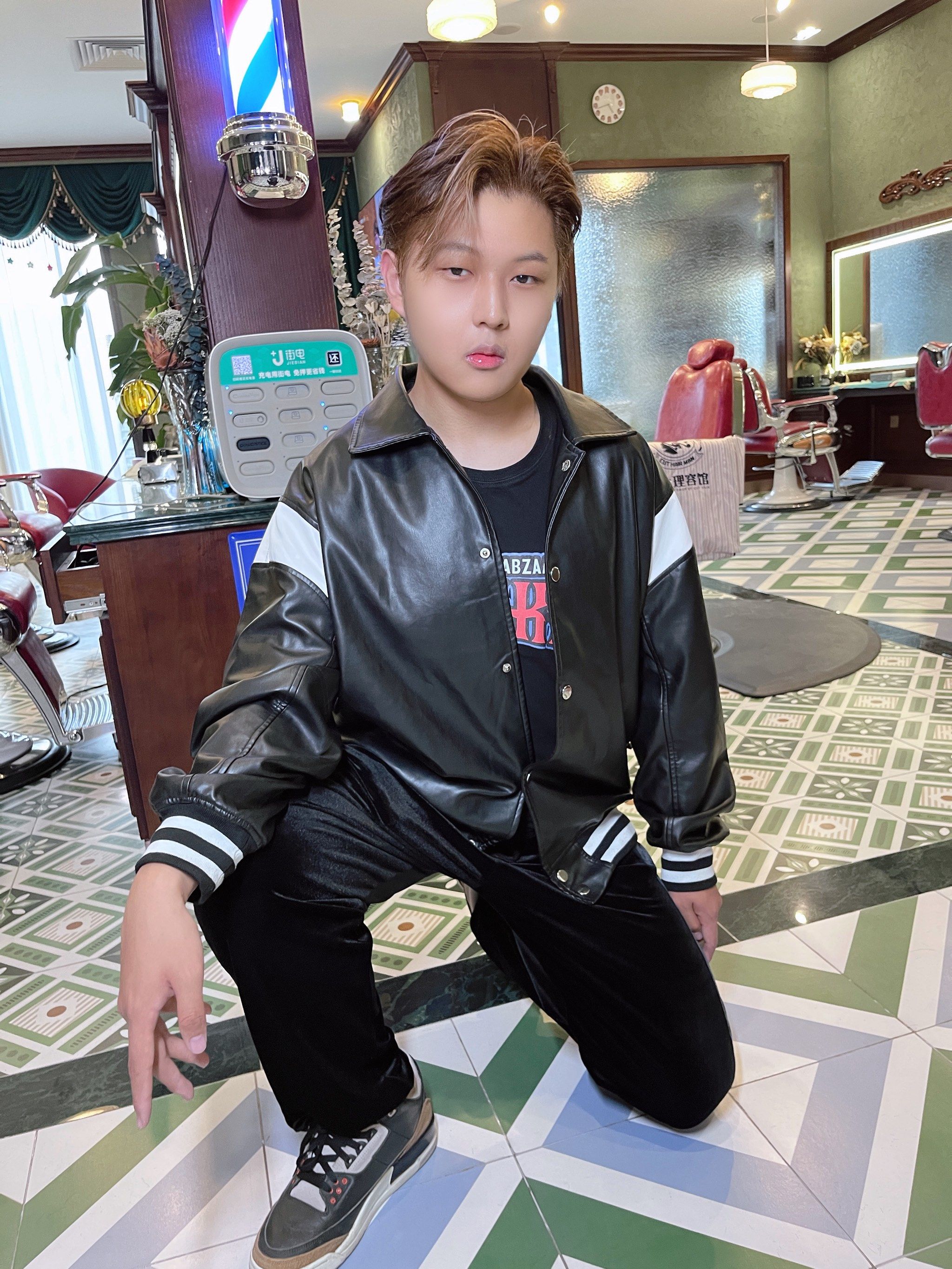 n男士韩版发型修剪轮廓层次两边建议不用修短\\n头顶长度保留在6~7
