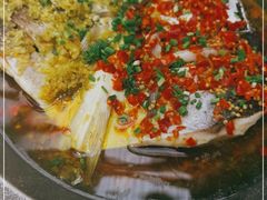-阿瓦山寨·湘菜现炒·剁椒鱼头王(咸阳总店)