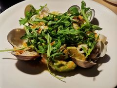 温热海鲜沙拉配牛油果-Mercato莫卡多露台餐厅与酒吧(K11店)