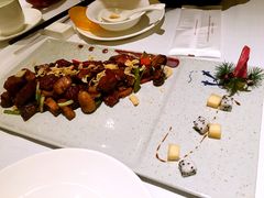 鲜蘑菇炒牛肉粒-粤麓轩餐厅(中信泰富广场店)