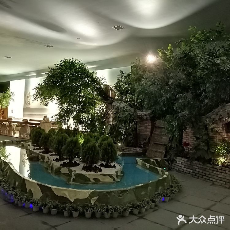 这家是涌泉寺自己办的酒店，住酒店有送涌泉寺门票