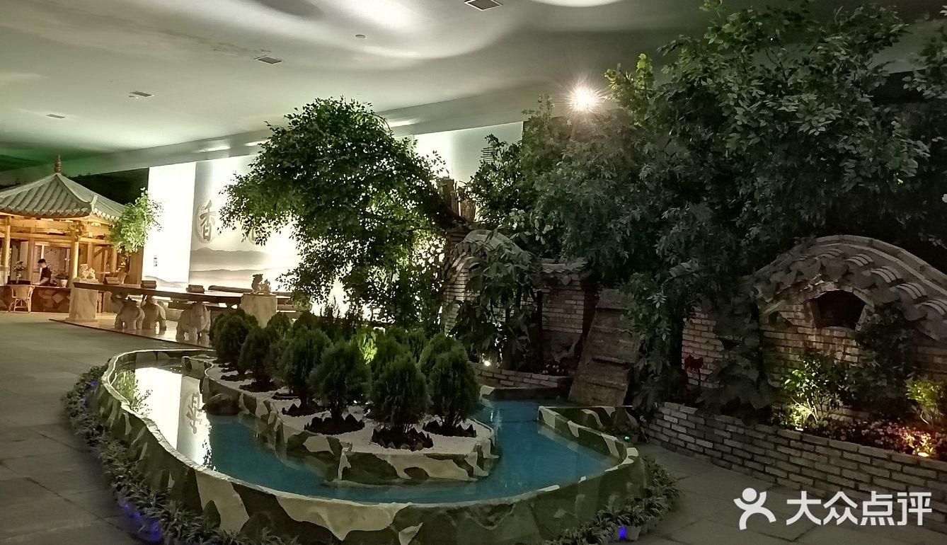 这家是涌泉寺自己办的酒店，住酒店有送涌泉寺门票