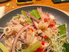 泰式海鲜沙拉-云海肴·汽锅鸡·云南代表菜(天山百盛优客店)
