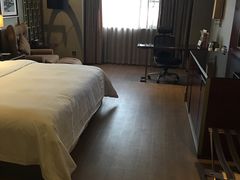 -武汉光谷广场杨家湾地铁站怡程酒店