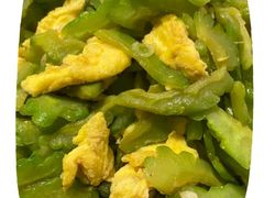苦瓜炒蛋-巴特餐饮6加1音乐餐吧·新疆菜