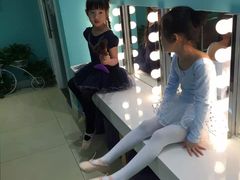 跟小伙伴聊以后的梦想-Isee灰姑娘国际儿童艺术中心(BHGMall店)