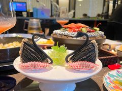 天鹅榴莲酥-海派悦庭·海胆烧麦·新融合菜(凯德广场店)