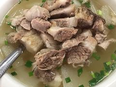 萝卜炖肘子-荣生萝卜汤饭店