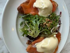 熏三文鱼班尼迪克蛋-ROAST coffee & eatery