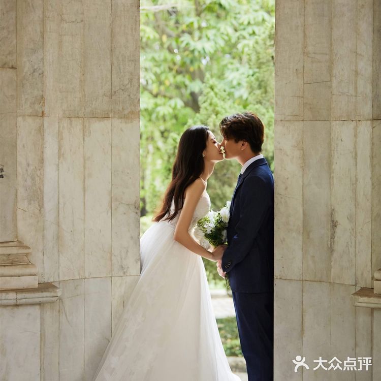 初夏季节最适合的婚纱照风格🍃就像微风拂面一样清新