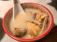 -尚尚仙·酸汤猪手·猪肚鸡火锅(华联万柳购物中心店)