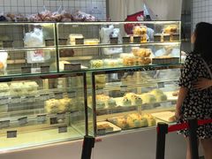 面包甜点陈列柜-白玉兰食品甜凤店(合生汇店)