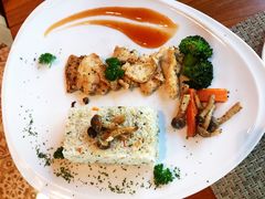 -Chom Cafe and Restaurant