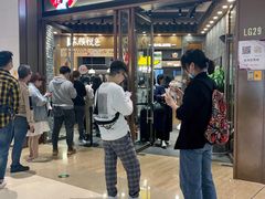 等位区-茶颜悦色(金茂览秀城LG层外街店)