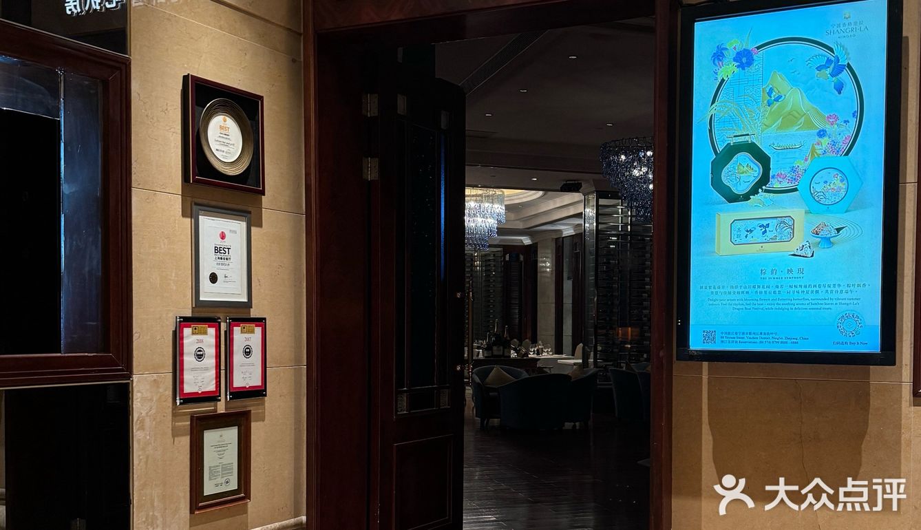 这头衔还不少了歪