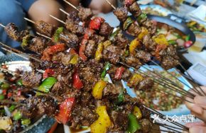 Colorful Black Pepper Beef Skewers