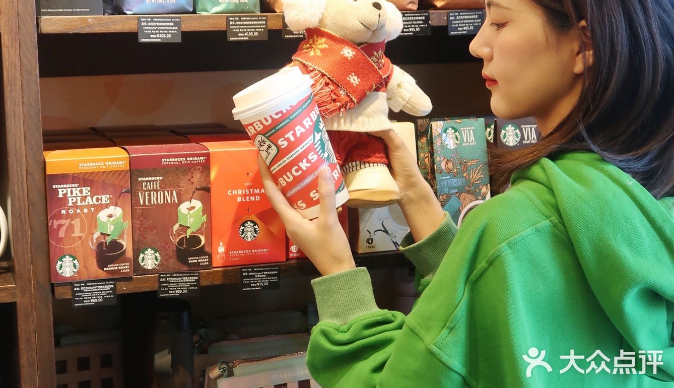 圣诞红杯回归❗姐妹们快来星爸爸感受氛围！ 