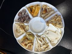 -野菌皇海景野生菌火锅(滨海大道店)