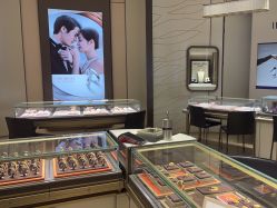 -周生生Chow Sang Sang(新世界店)