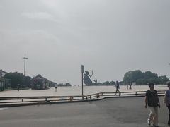 -巴陵广场