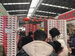 -上海龙吴水胜海发市场