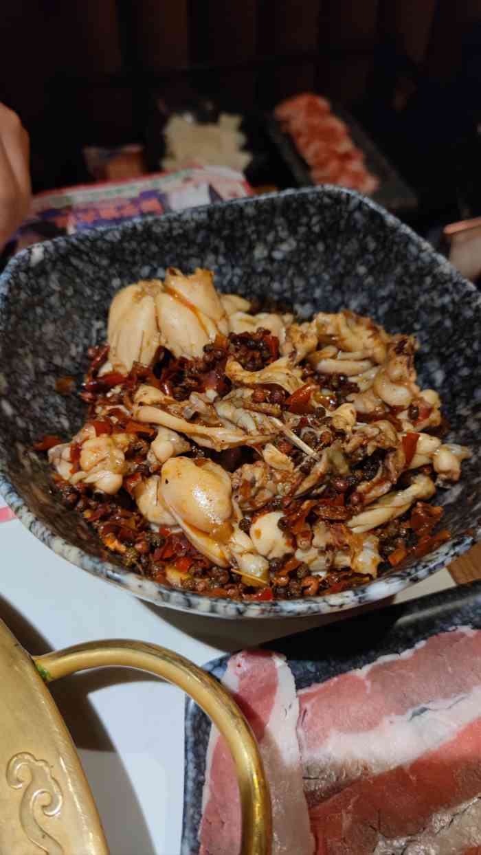 9折!当然仅限于菜品!不过也挺划算的!哥老官的牛蛙真的是超赞的!