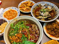 -爆炸头阿姨小四川正宗川味小吃(无任何分店)