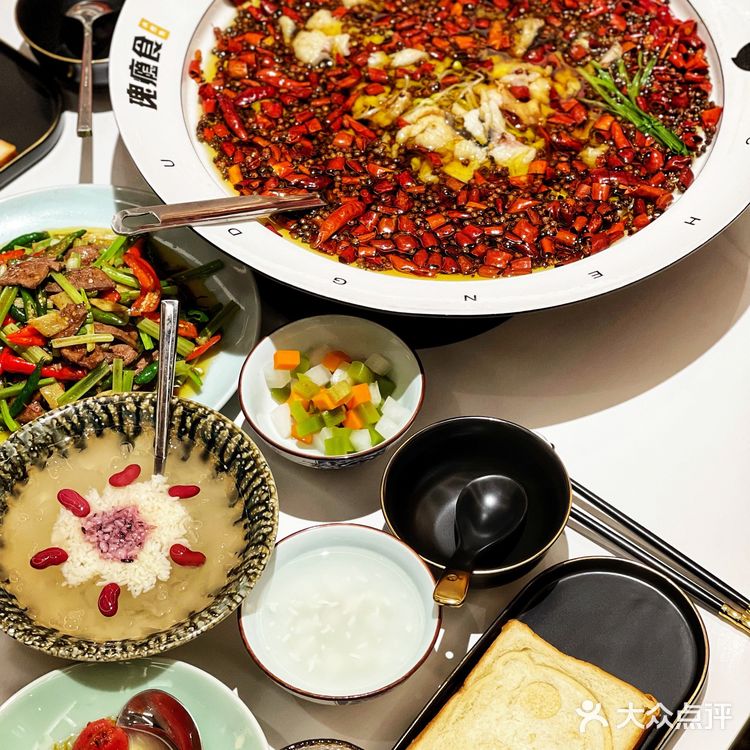 上海首家“瑰瘾食水煮鱼”热辣来袭