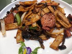 菌菇炒腊肉-将相和·海鲜蒸饺大连菜