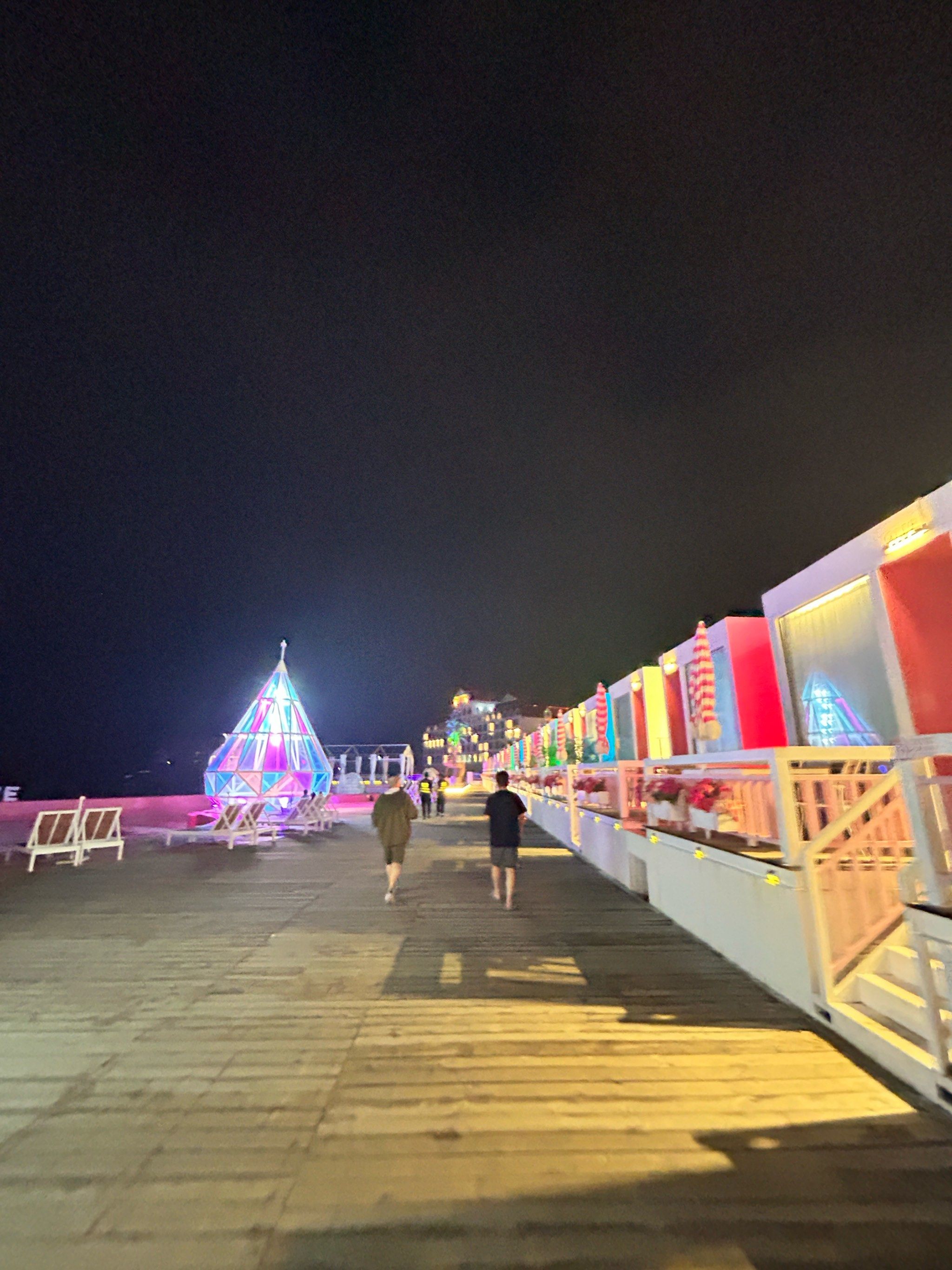 北戴河碧螺塔海上酒吧公园游