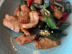 辣炒秋葵松板肉-无锡苏宁银河国际酒店-悦府65中餐厅