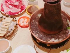 -洞庭洲·防空洞火锅·烧烤·铜锅涮肉(新百广场店)