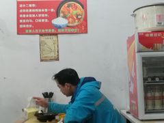 大堂-峰味香.酱香米线.黄焖鸡(定西路店)