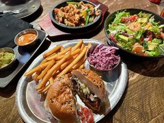黑松露双层牛肉汉堡-Q MEX 库迈墨西哥餐吧(三里屯店)