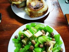 芹菜花生米-宝瑞门钉肉饼店