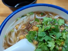 金牌炸酱米线-胖胖板凳面