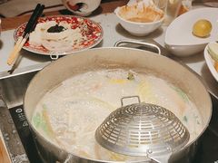 -尚尚仙·酸汤猪手·猪肚鸡火锅(华联万柳购物中心店)