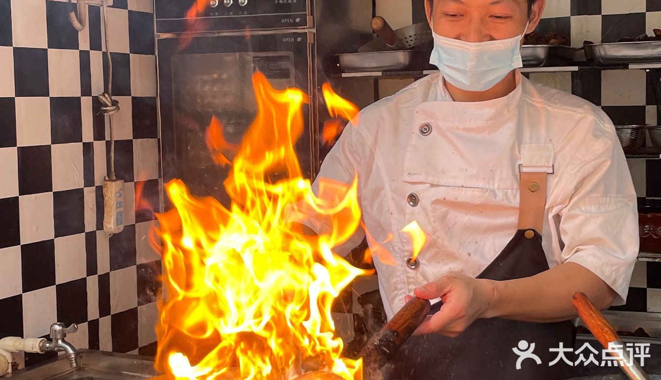 猪煲煲·炫饭嘎嘎香🥩🧃